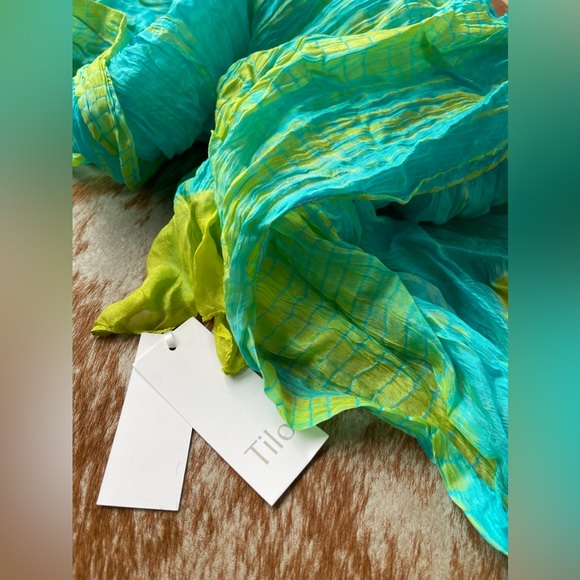 TILO Scarves NEW Silk Crinkle Cutie with Tags. Gorgeous ๐ - Picture 3 of 10